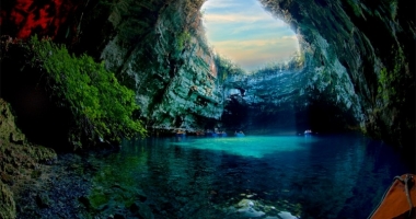 Imponująca Jaskinia Melissani