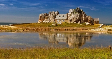 Castel Meur - dom pomiędzy dwiema skałami
