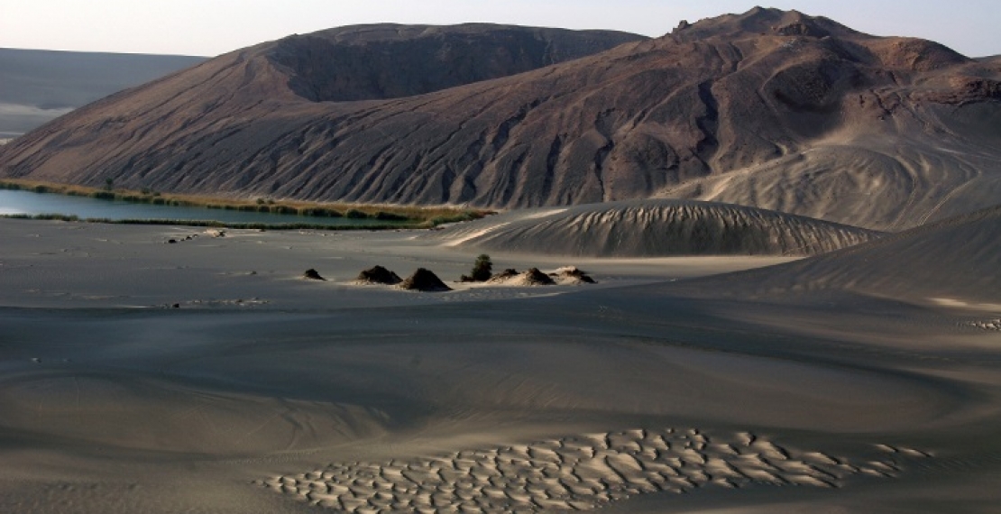 Waw an Namus - oaza w kraterze wulkanu