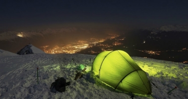 Jaki namiot turystyczny zabrać na wyprawę górską a jaki na kemping?