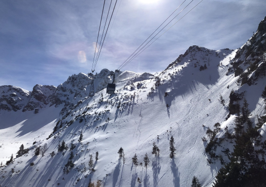 Najpopularniejsze stoki narciarskie: Odkryj najlepsze miejsca do zimowego szaleństwa